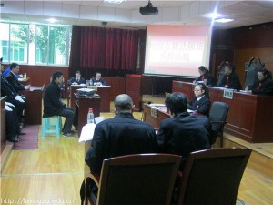 九游体育：每月一庭：模拟庭审之“滨江市高尔夫球盗窃”(图2)